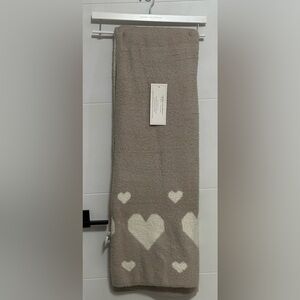 ✨NWT✨ Cupcakes & Cashmere: Decorative Throw